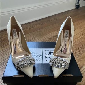 Brand new Badgley Mischka ivory heels